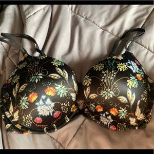 Victoria’s Secret push up bra 34DD